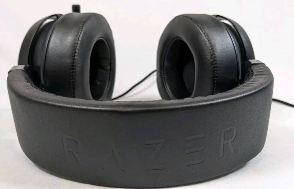 Razer Kraken Pro V2 Headphones & Earbuds 