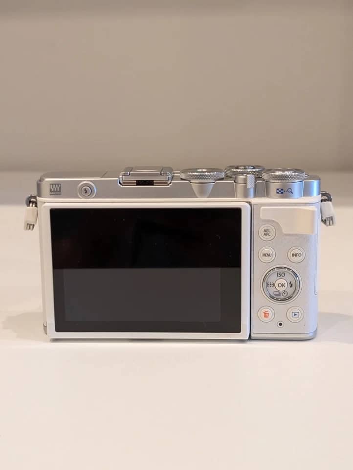 Olympus PEN E-P7 Digital Cameras Silver Used - Good Body Only