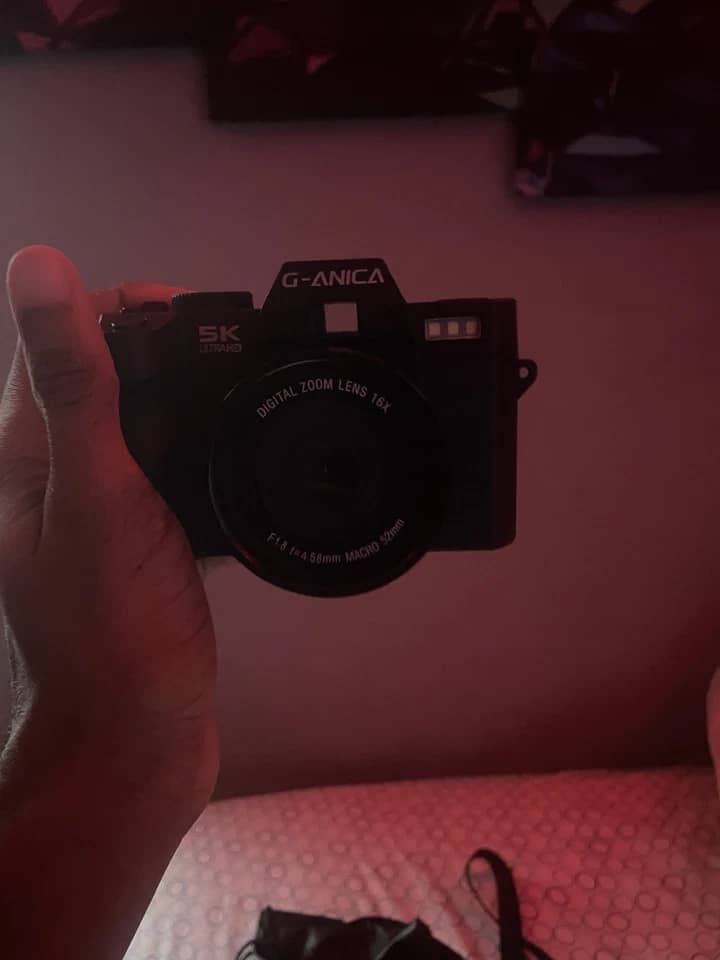 Minolta DiMAGE A1 Digital Cameras