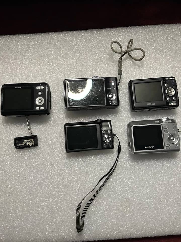 Nikon COOLPIX L11 Digital Cameras Silver New Body Only