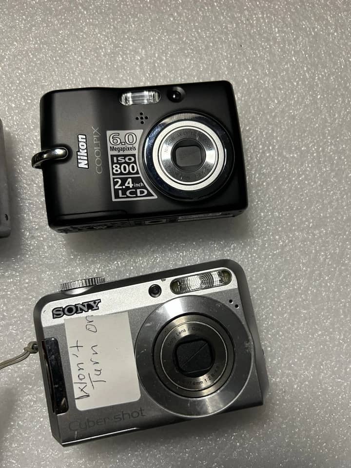 Nikon COOLPIX L11 Digital Cameras Silver New Body Only