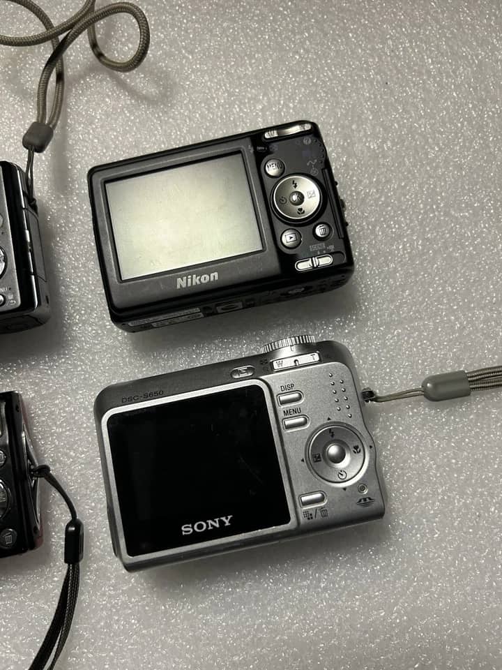 Nikon COOLPIX L11 Digital Cameras Silver New Body Only