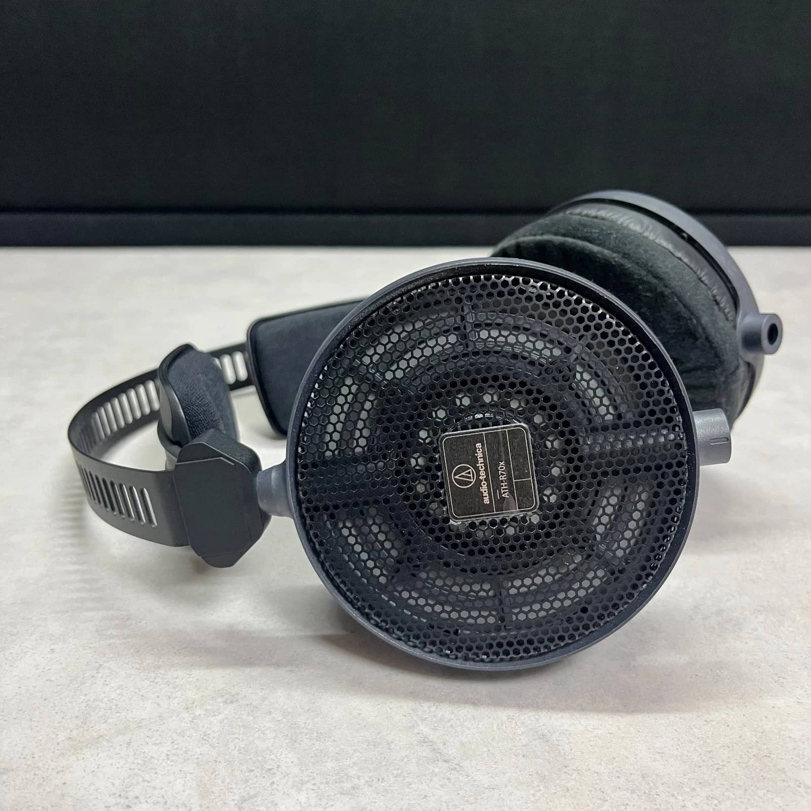 Audio-Technica ATH-R70x Headphones & Earbuds Black New