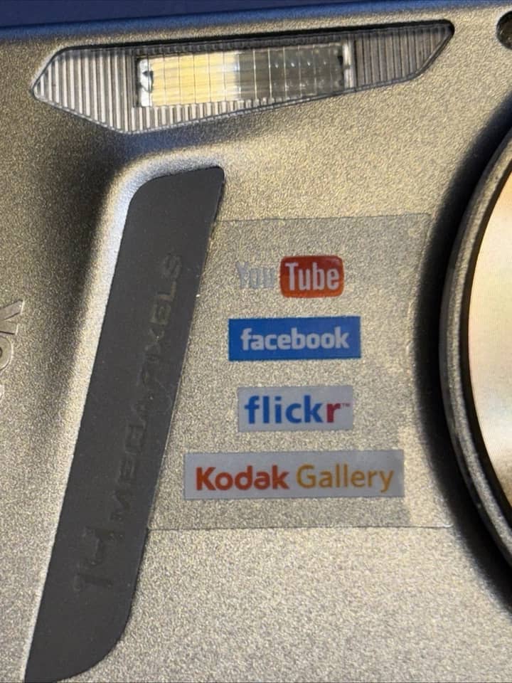 Kodak m580 Digital Cameras Purple New Body Only