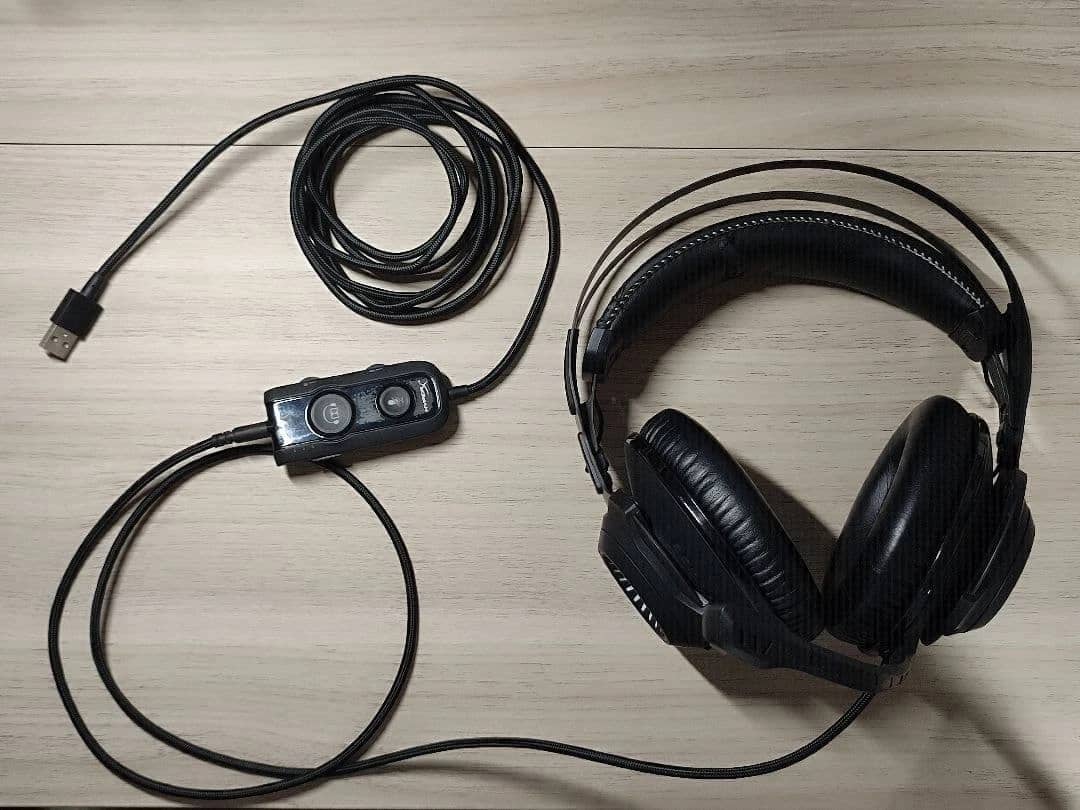 HyperX Cloud Revolver S Headphones & Earbuds Black Used - Good