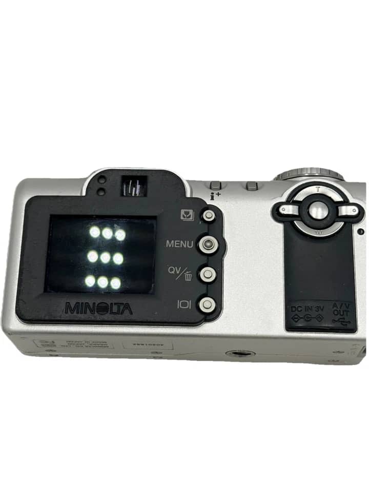 Minolta DiMAGE F100 Digital Cameras