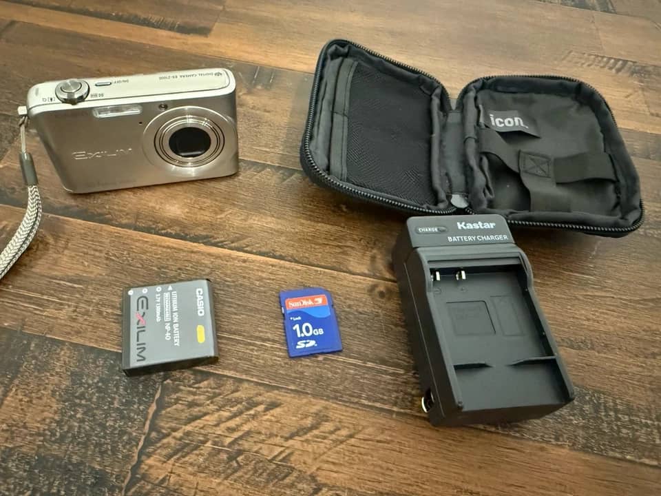 Casio Exilim EX-Z1000 Digital Cameras Silver New Body Only