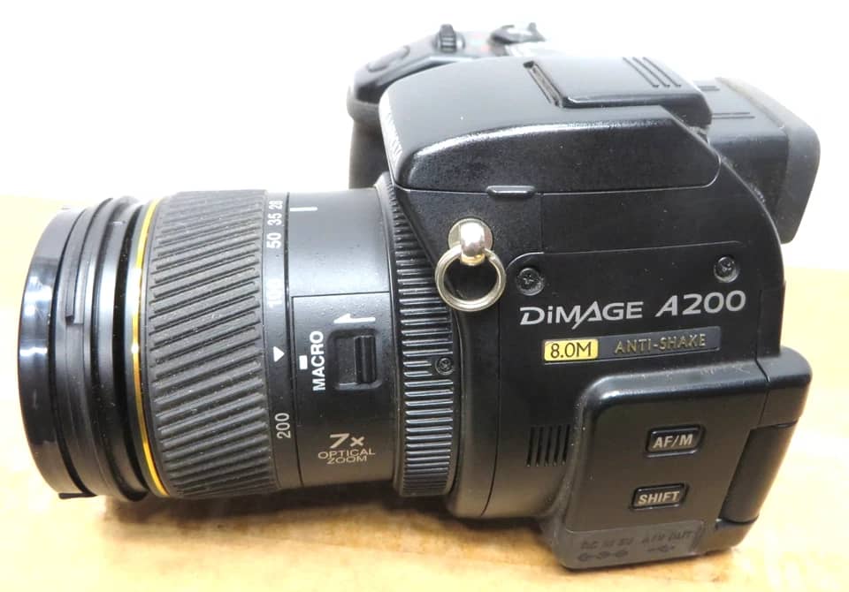 Minolta DiMAGE A200 Digital Cameras