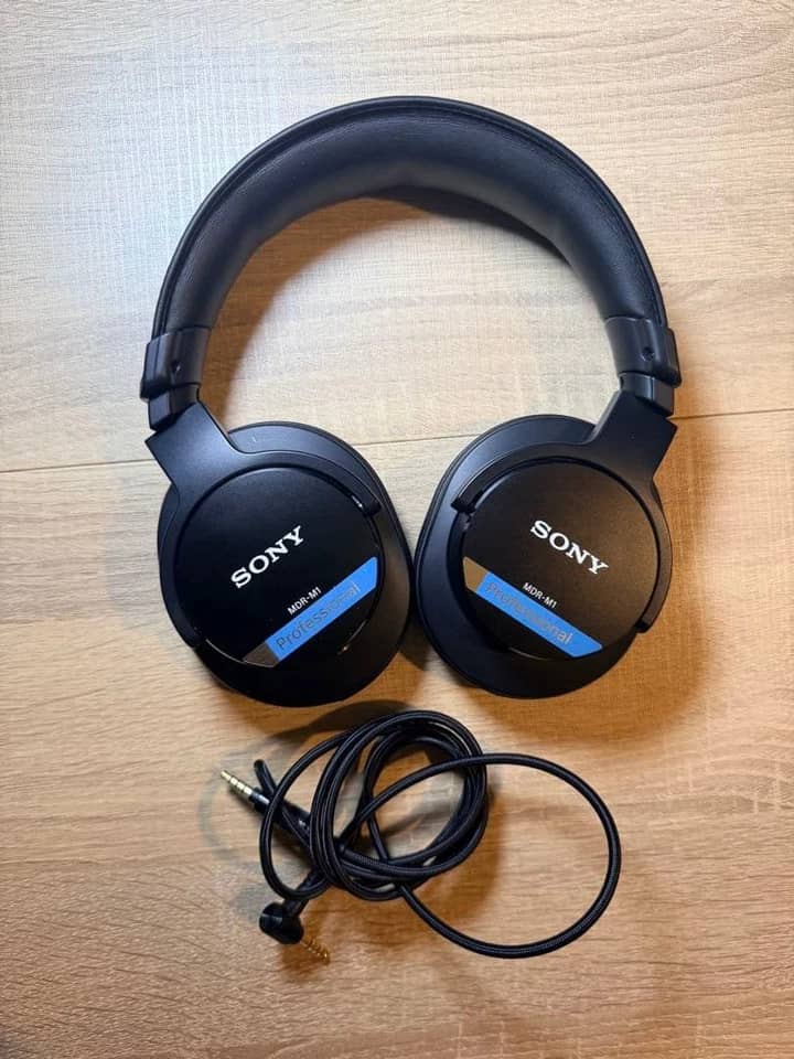 Sony Sony MDR-M1 Headphones & Earbuds 