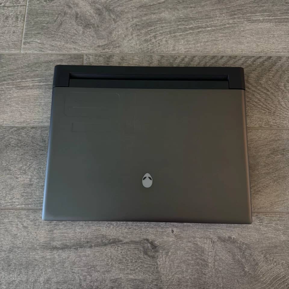 Dell Alienware m16 R1 Computers