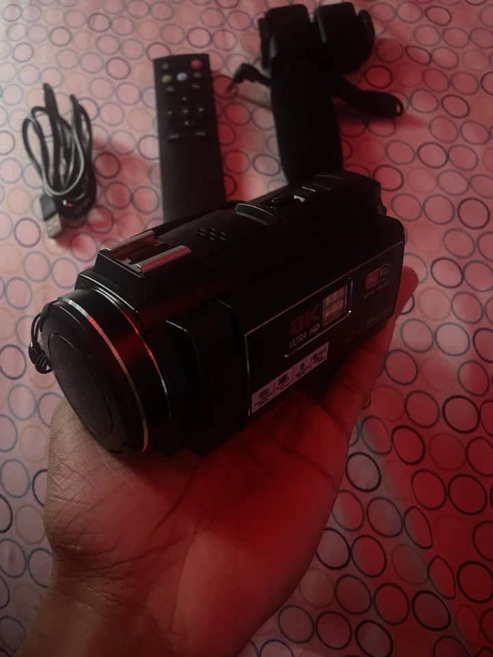 Minolta DiMAGE A1 Digital Cameras