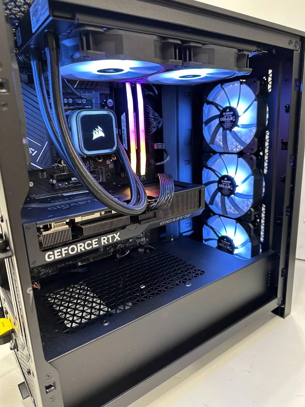 Corsair VENGEANCE i7400 Computers Used - Good