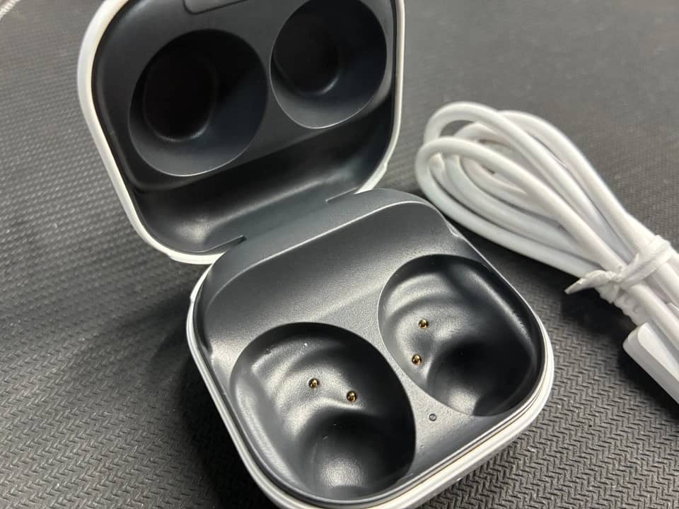 Samsung Galaxy Buds FE Headphones & Earbuds 