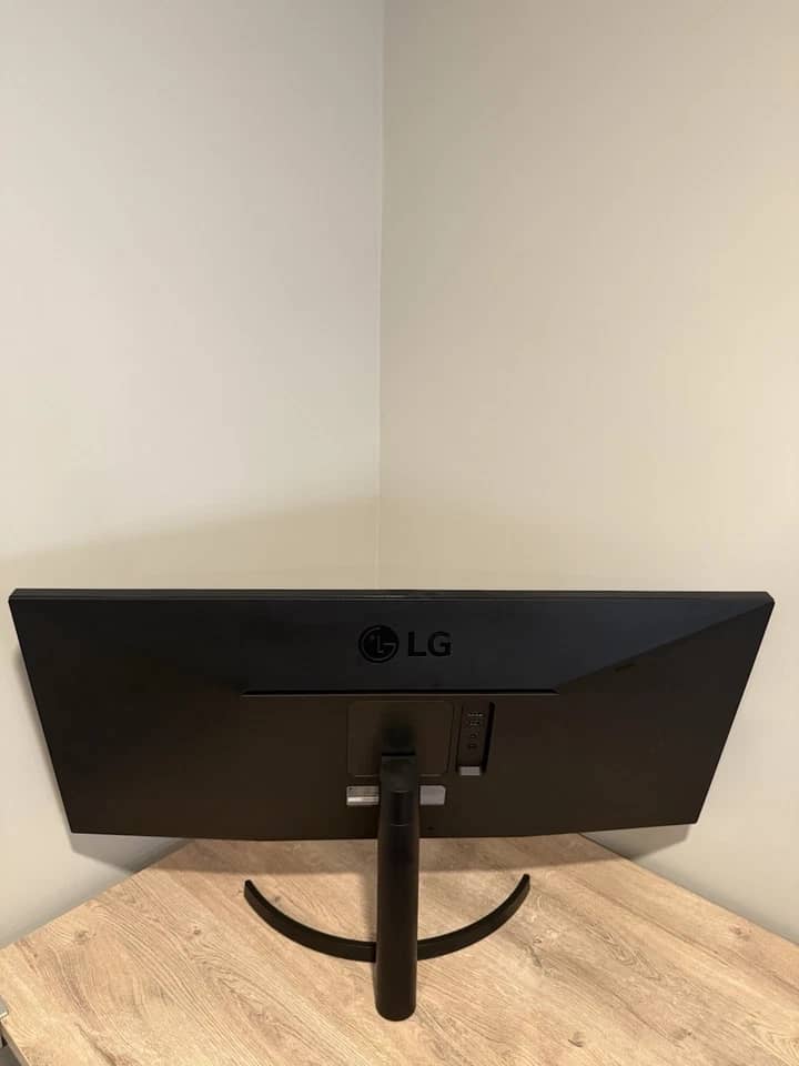 LG 34WL500 Monitors