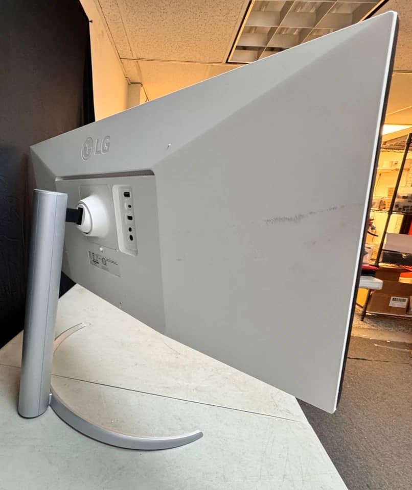 LG 34WQ650 Monitors