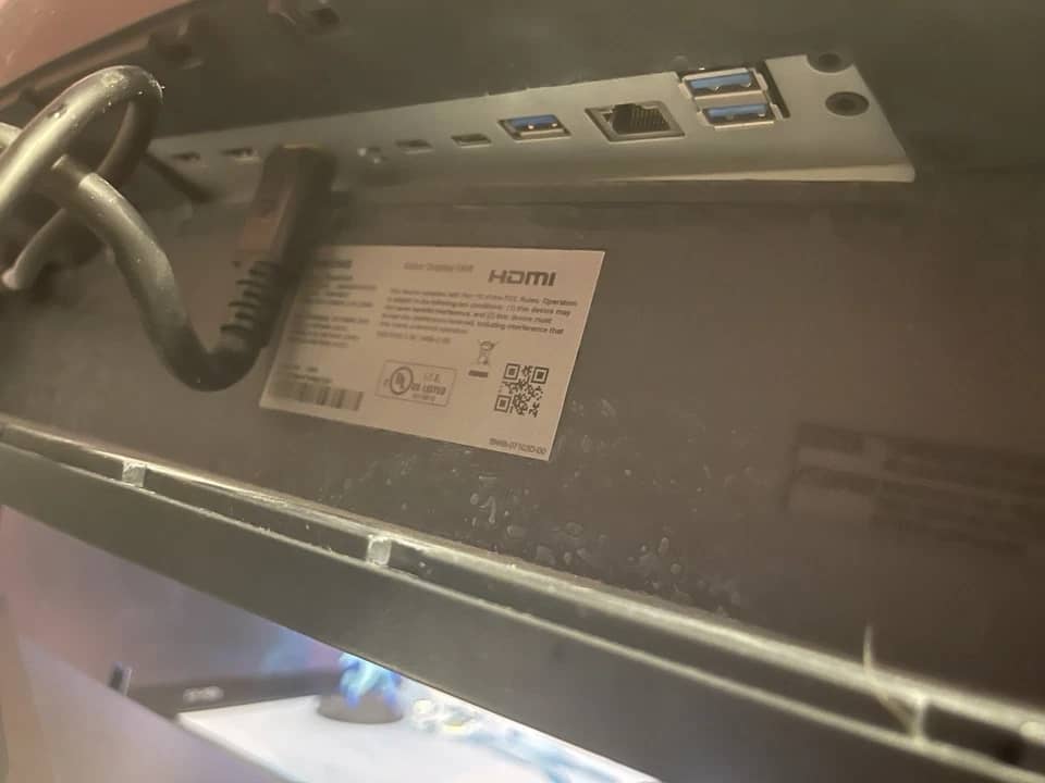 Samsung S95UA Monitors