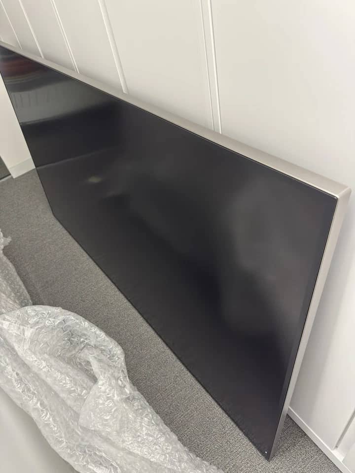Samsung QM85N Monitors