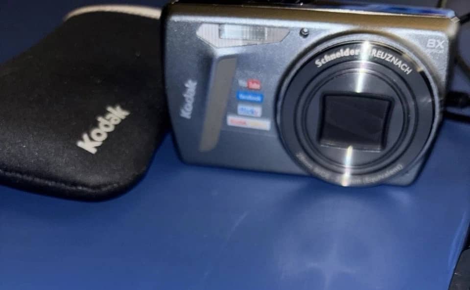 Kodak m580 Digital Cameras Purple New Body Only