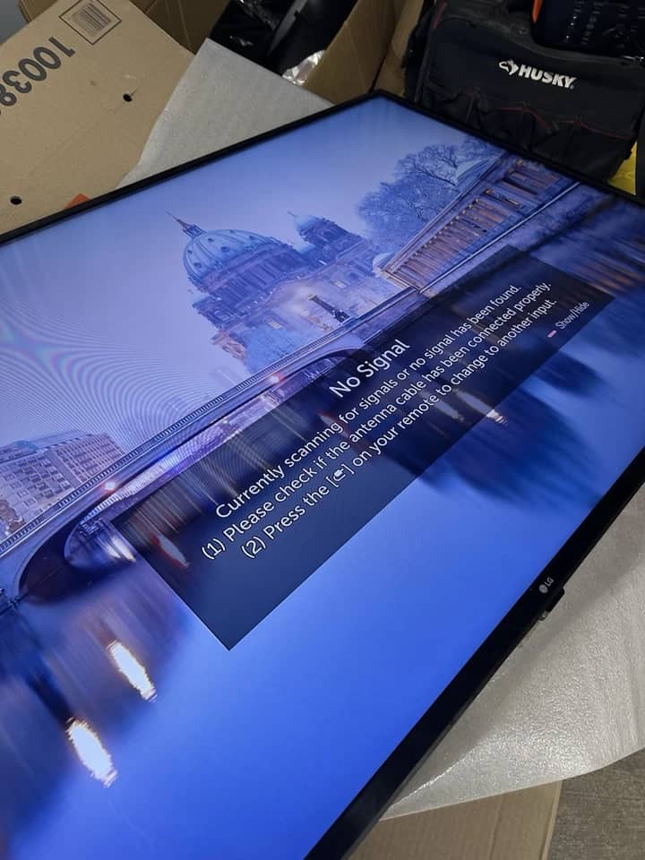 LG UQ7590PUB TVs