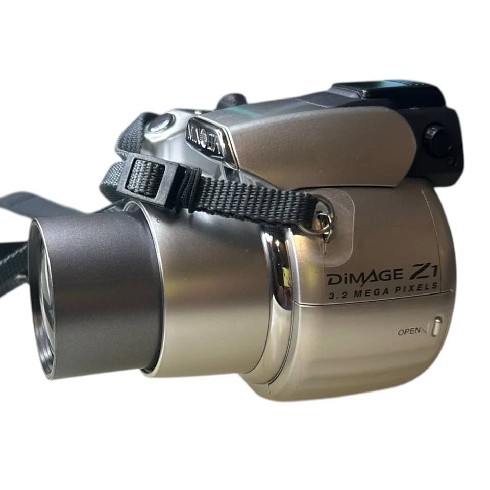 Minolta DiMAGE Z1 Digital Cameras