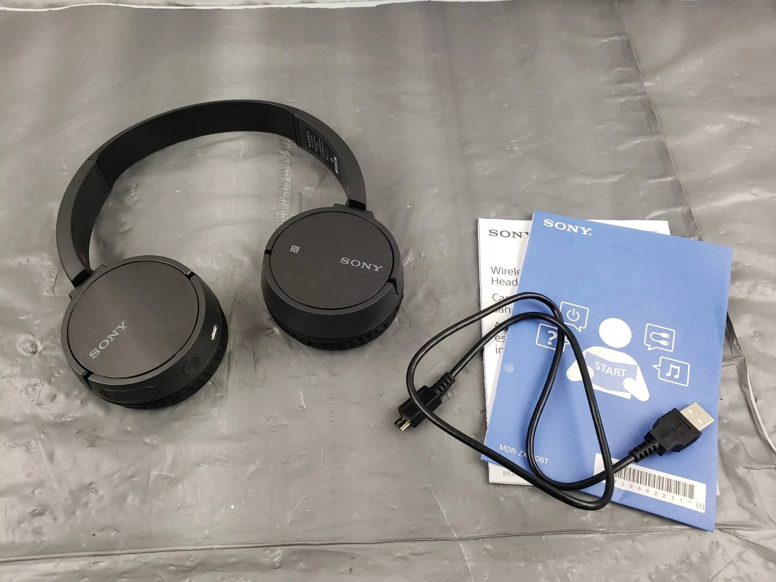 Sony ZX220BT Headphones & Earbuds Black Refurbished - Excellent