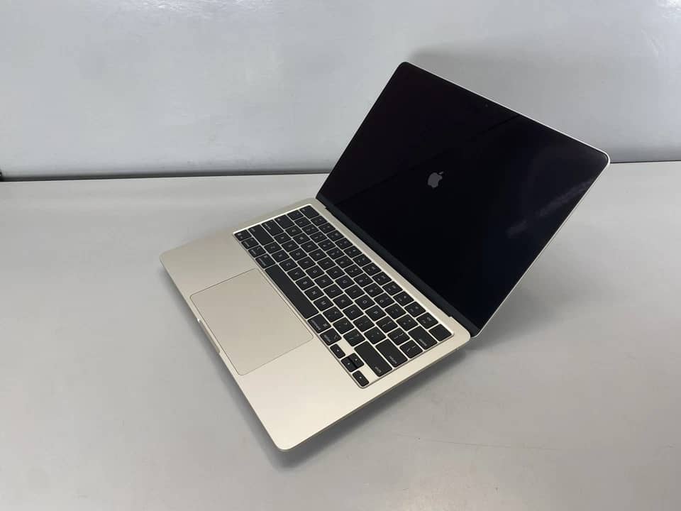 Apple MacBook Air (2025) Computers