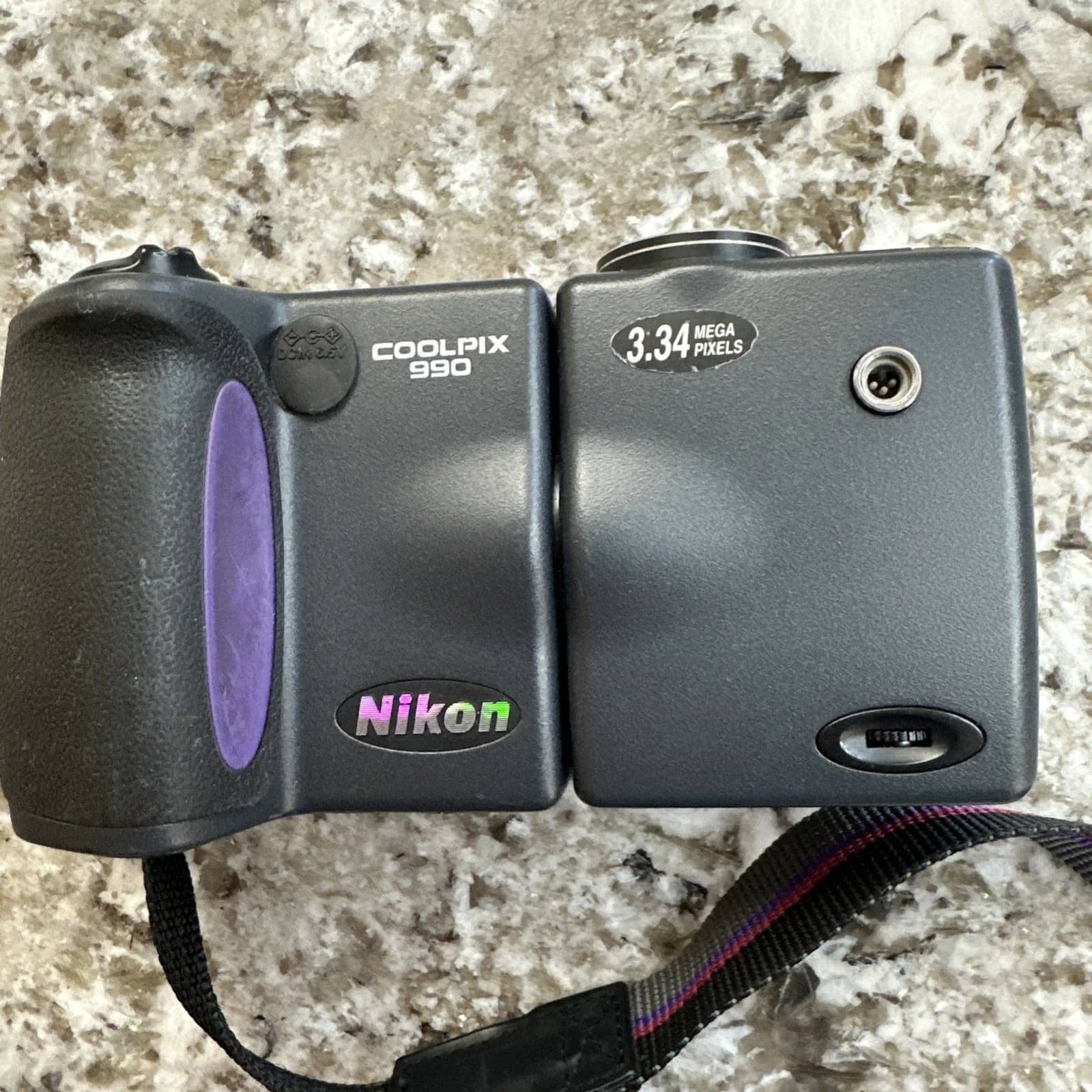 Nikon COOLPIX 990 Digital Cameras Black Used - Good Body Only