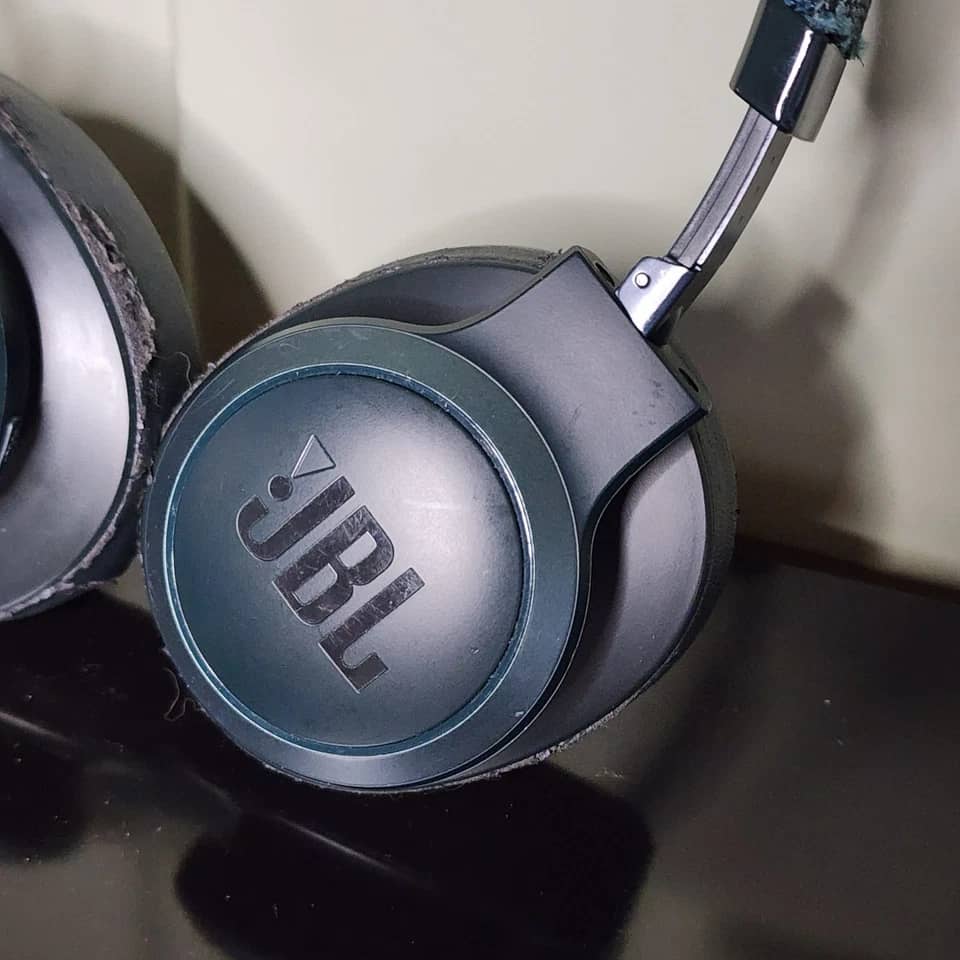 JBL Live 500BT Headphones & Earbuds 