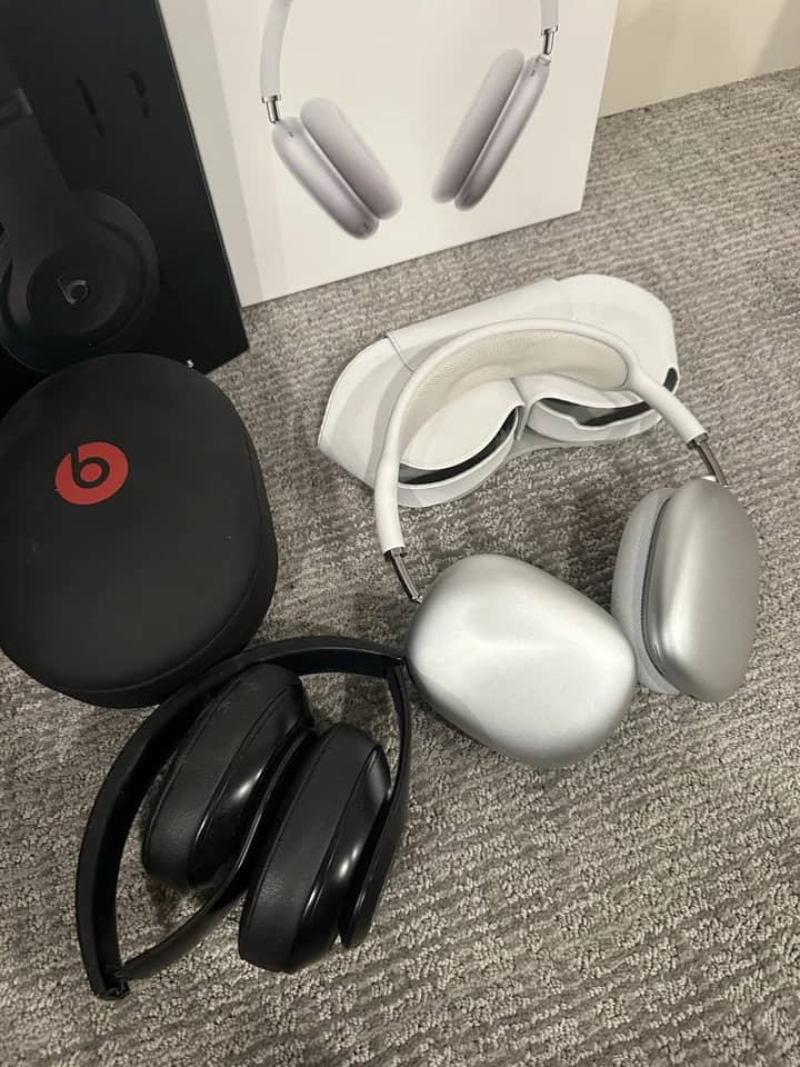 Apple AirPods Max Headphones & Earbuds 