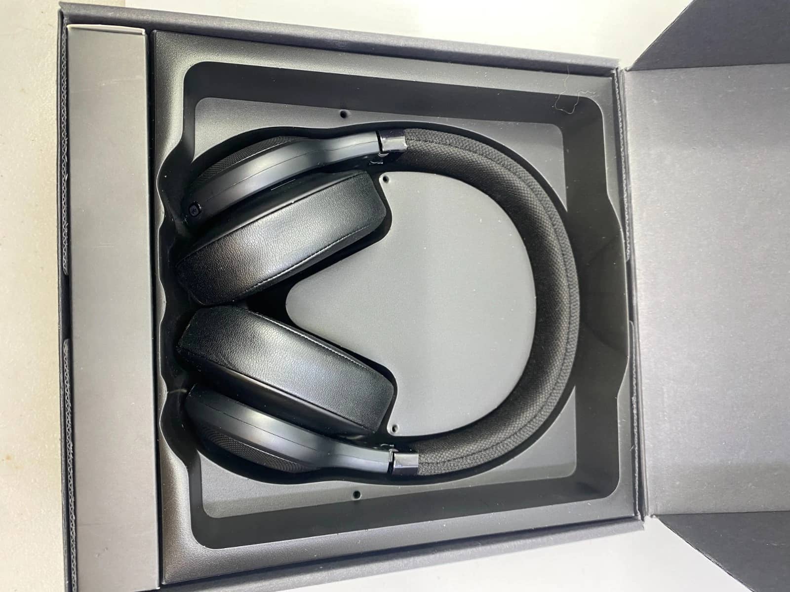 JBL E55BT Headphones & Earbuds Black New