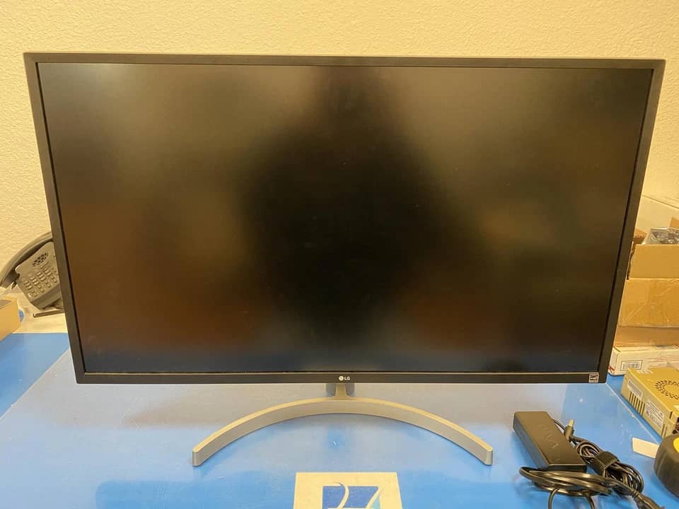 LG 32UK50T Monitors