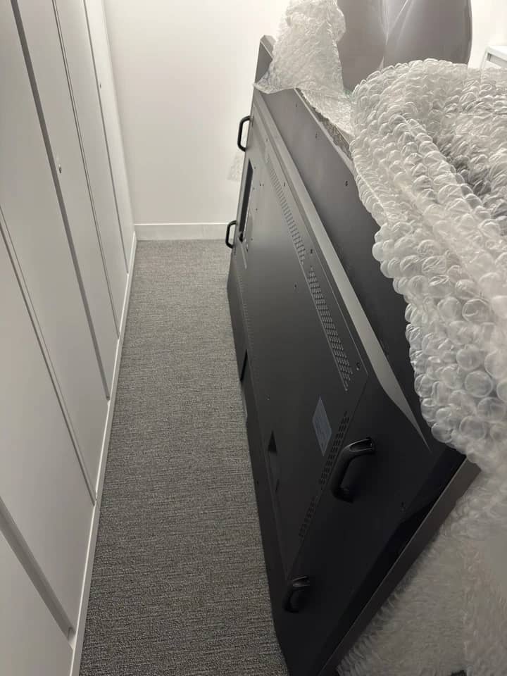 Samsung QM85N Monitors