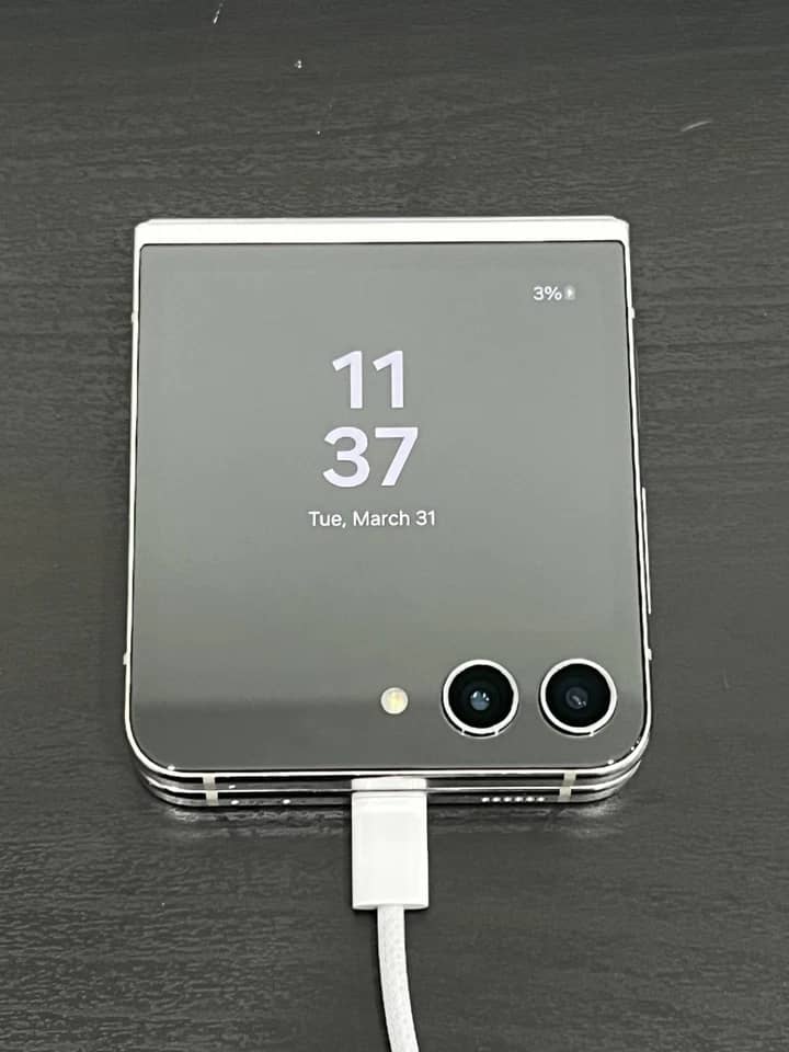 Samsung Galaxy Z Flip5 Cell Phones