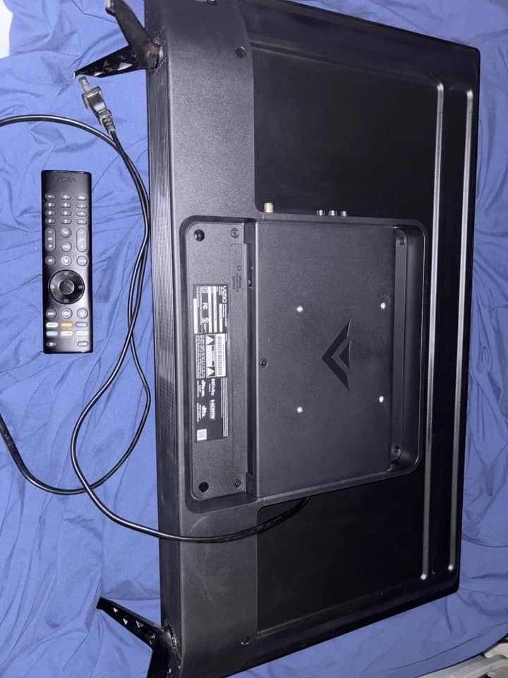 VIZIO D32f-J04 TVs