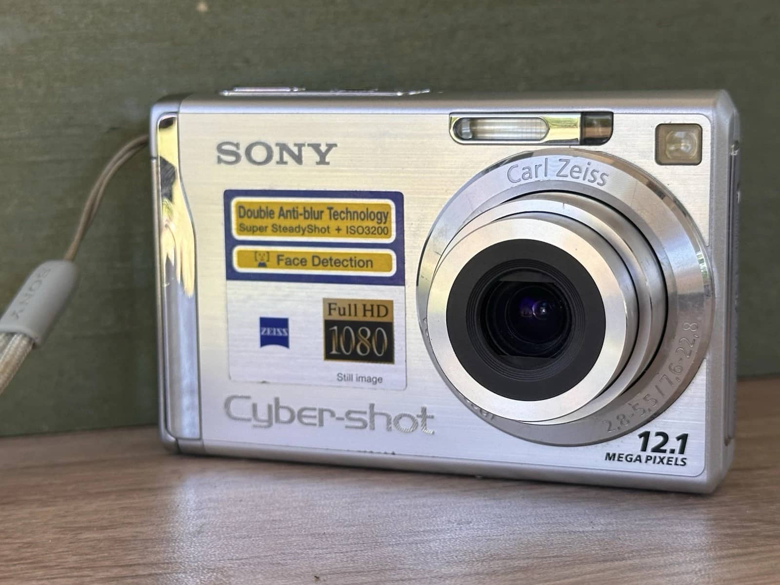 Sony Cyber-shot DSC-W200 Digital Cameras Silver New Body Only