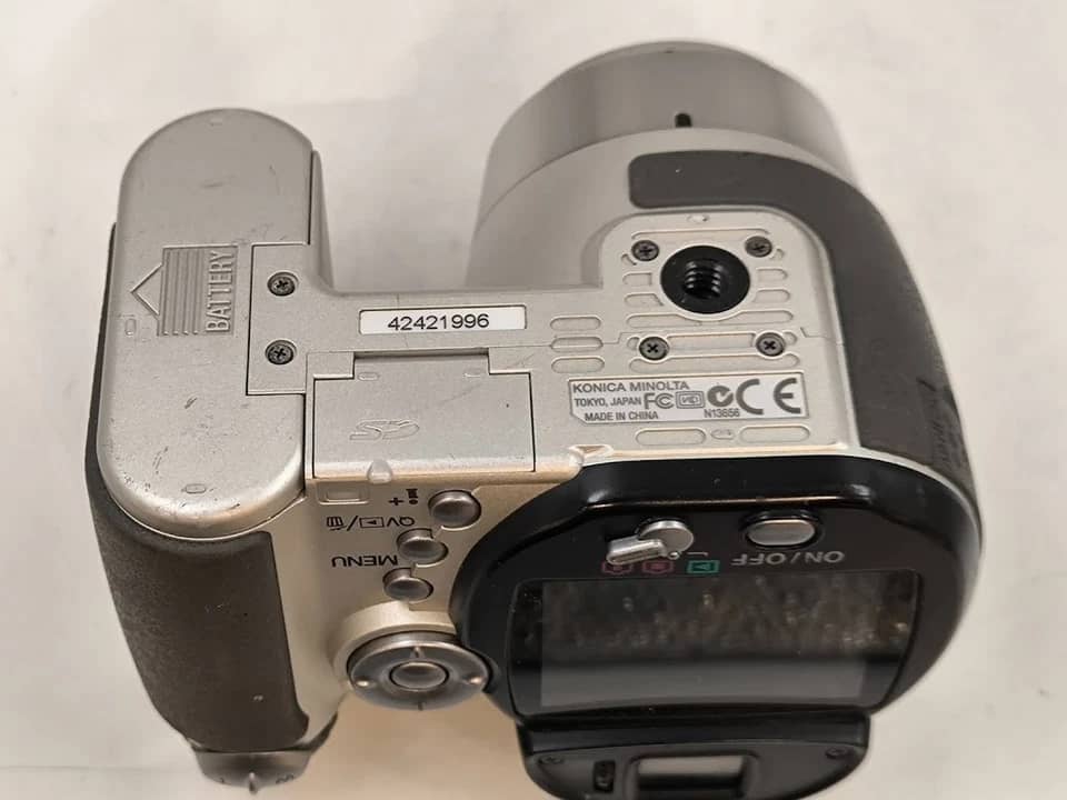 Minolta DiMAGE Z5 Digital Cameras