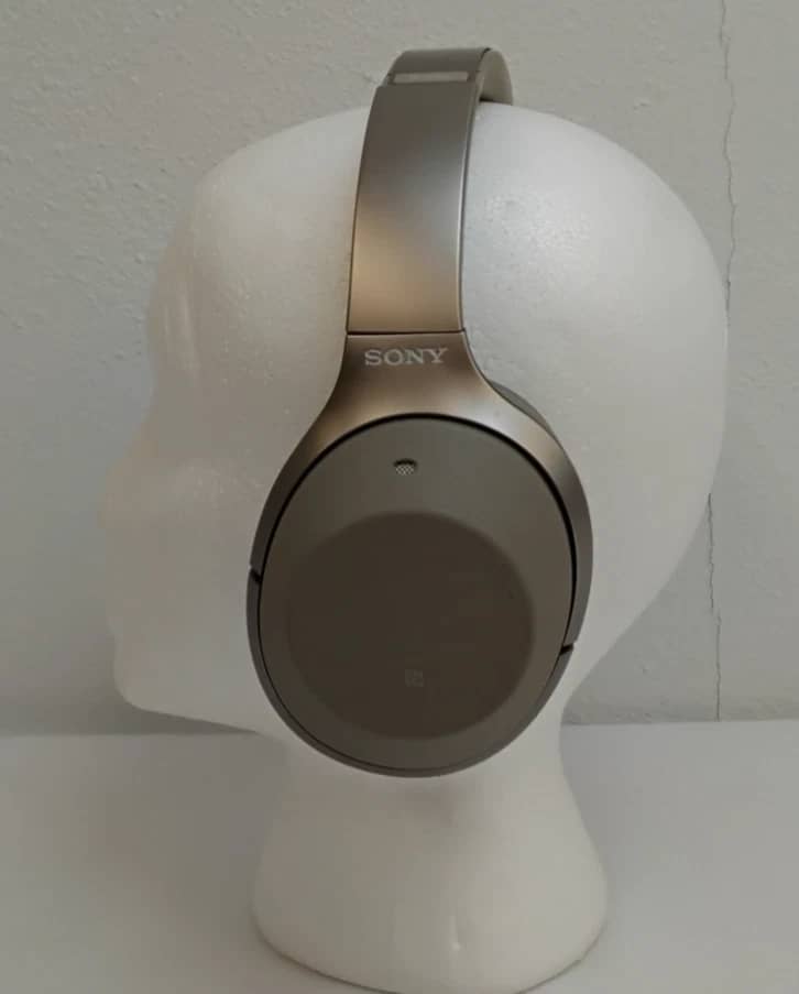 Sony WH-1000XM2 Headphones & Earbuds 