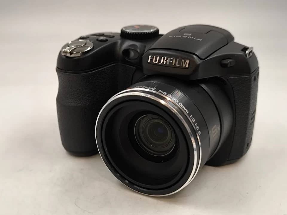 Fujifilm FinePix s1800 Digital Cameras Black New Body Only