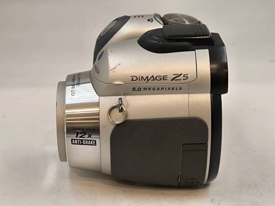 Minolta DiMAGE Z5 Digital Cameras