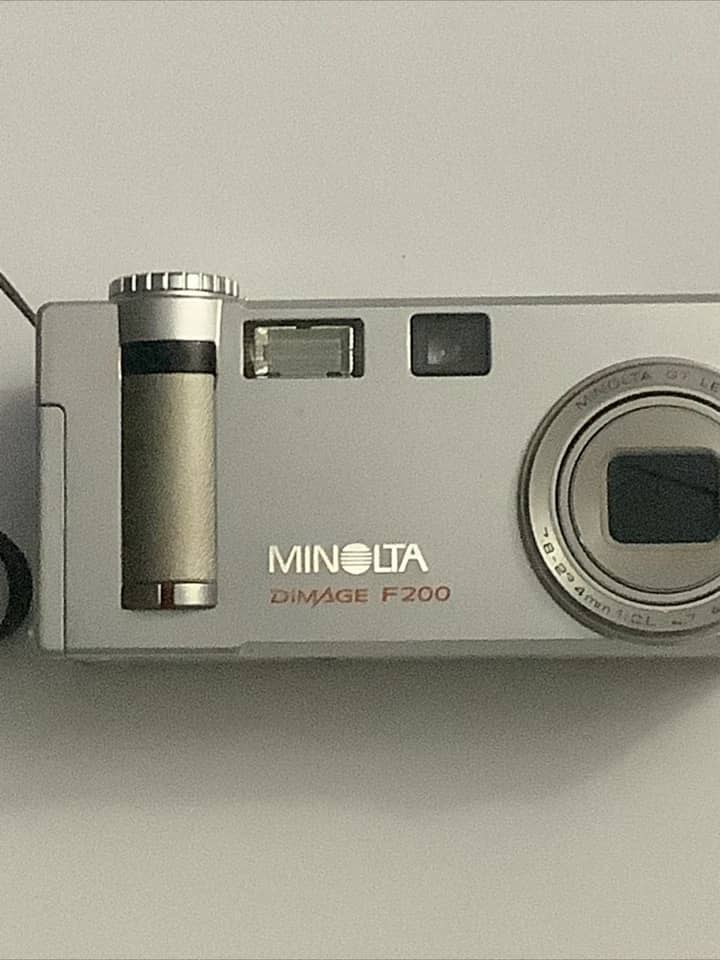 Minolta DiMAGE F200 Digital Cameras Silver Used - Good