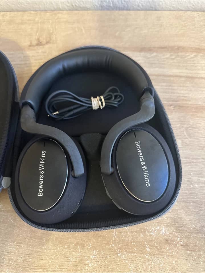 Bowers & Wilkins PX7 Headphones & Earbuds 