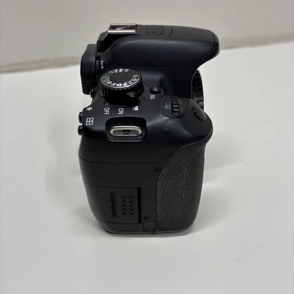 Canon T4I Digital Cameras Black New w/ 18-135mm Kit