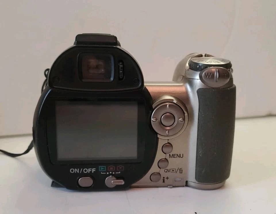 Minolta DiMAGE Z6 Digital Cameras Silver Open-Box Excellent