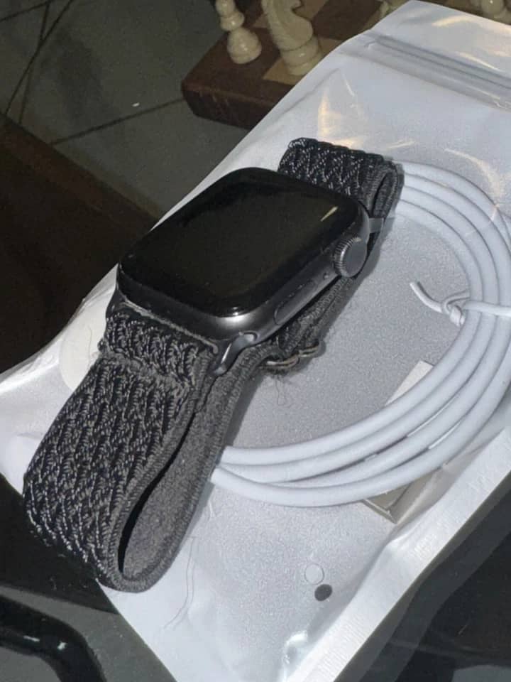 Apple Apple Watch SE (2nd Gen) Smartwatches