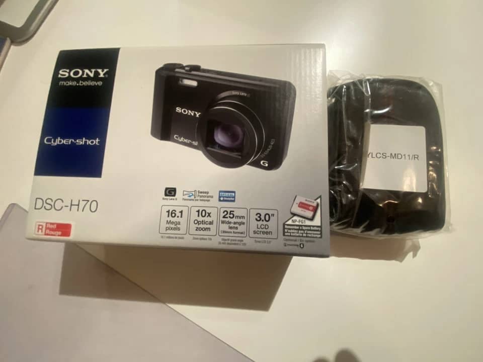 Sony Cyber-shot DSC-H70 Digital Cameras Black For parts or not working Body Only