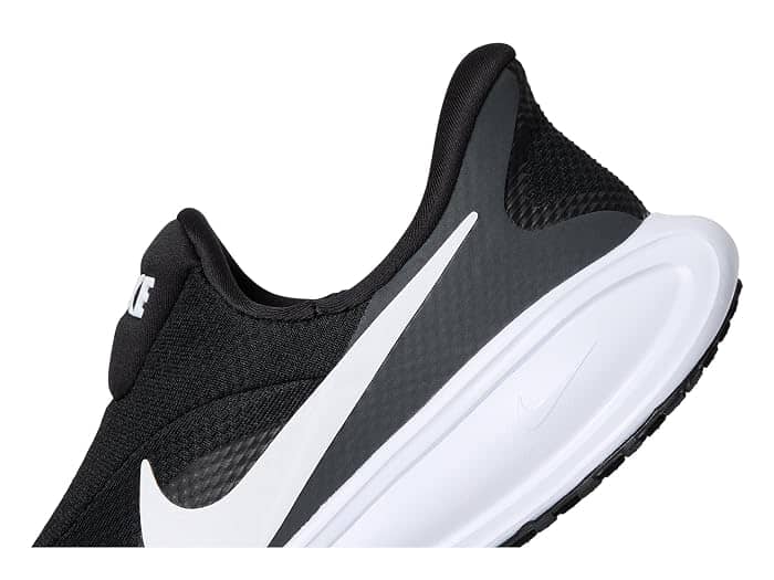 Nike Revolution 8 EasyOn Sneaker Black New