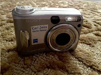 Sony dscs60 Digital Cameras Silver New Body Only