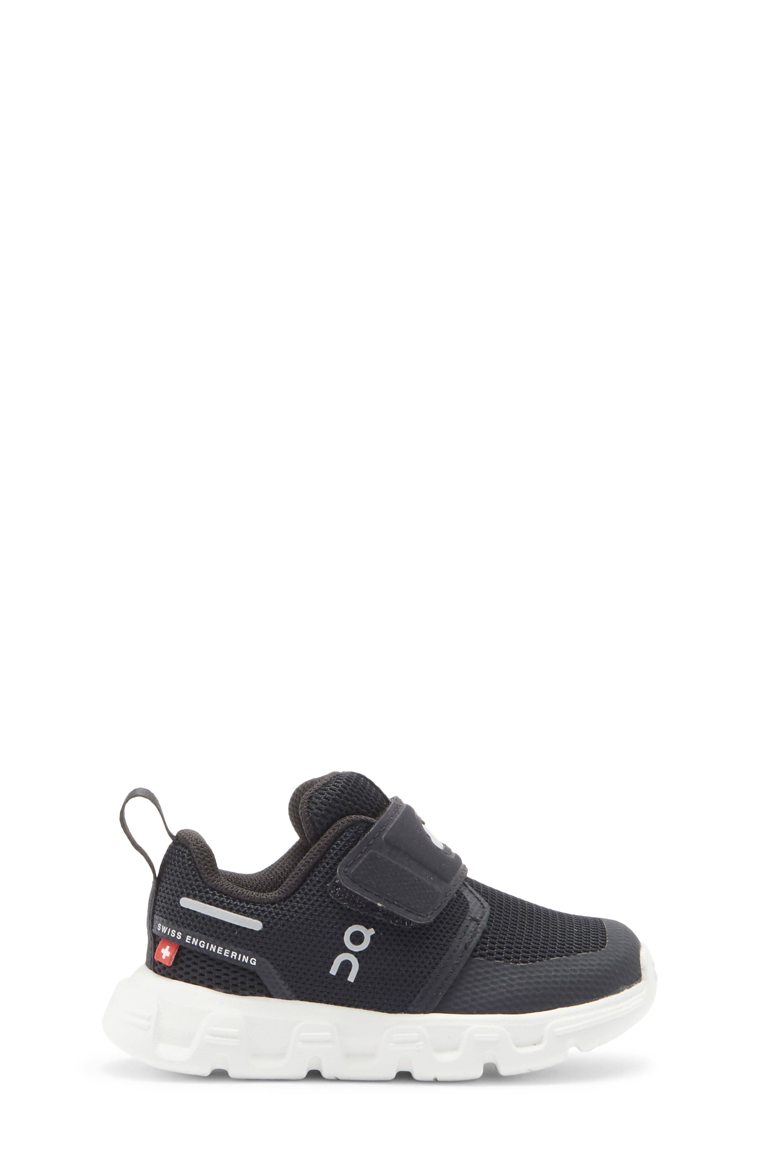 On Cloud Dash Sneaker Black Full Size Run New