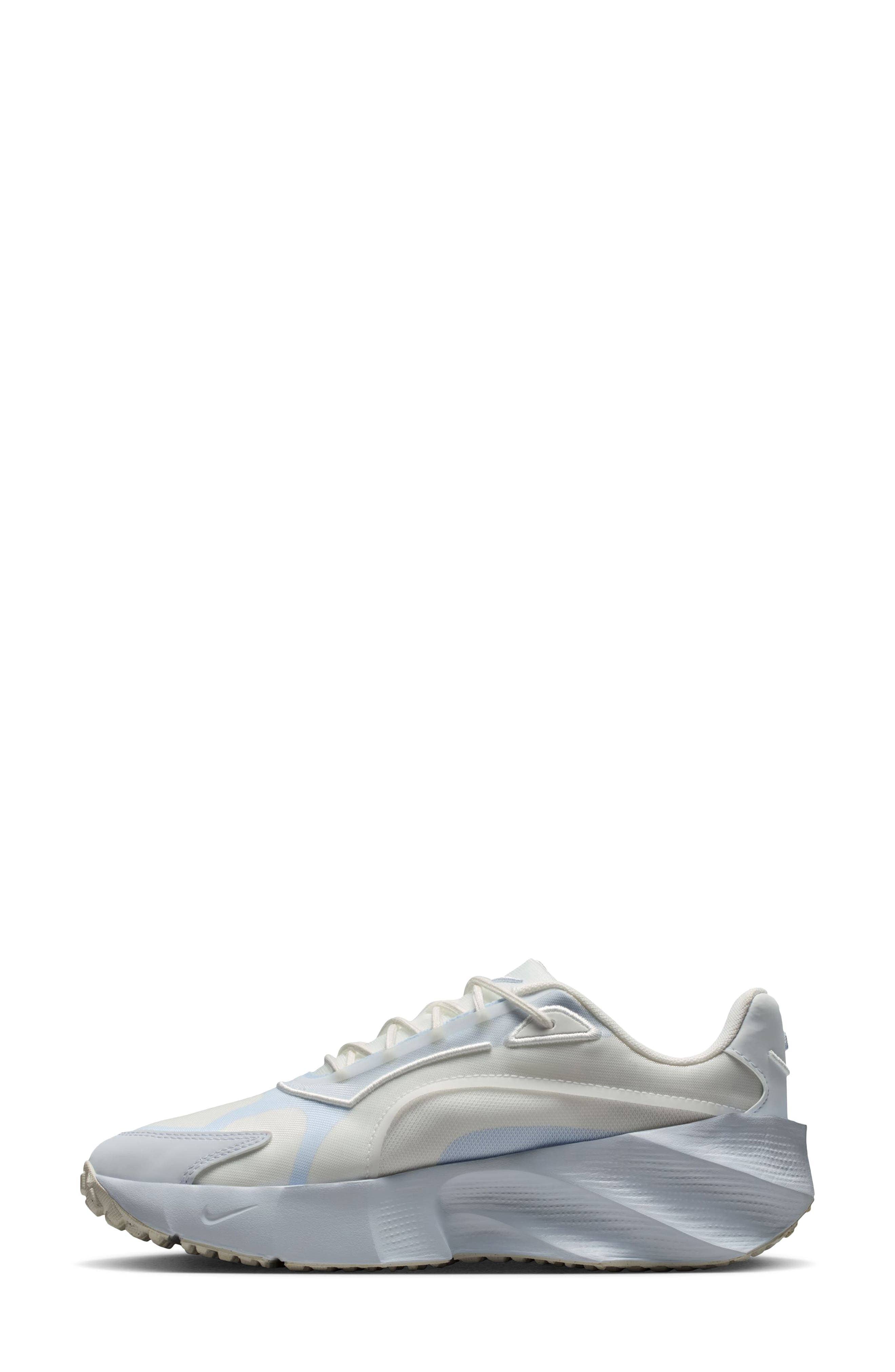 Nike Aura Edge Sneaker White Full Size Run New