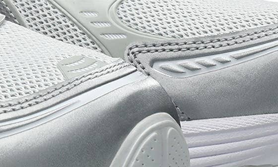 Asics Gel-Kinetic Fluent Sneaker Silver 7.5 New